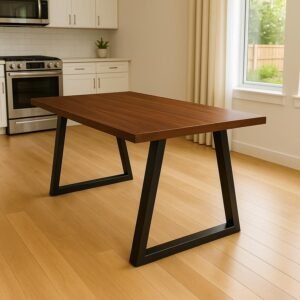 Valgomojo stalas virtuveje