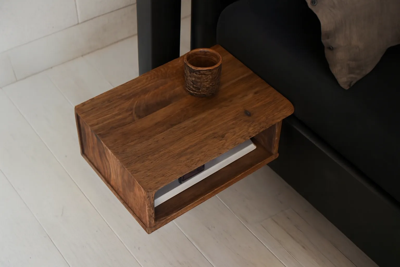 Pakabinama lovos spintelė