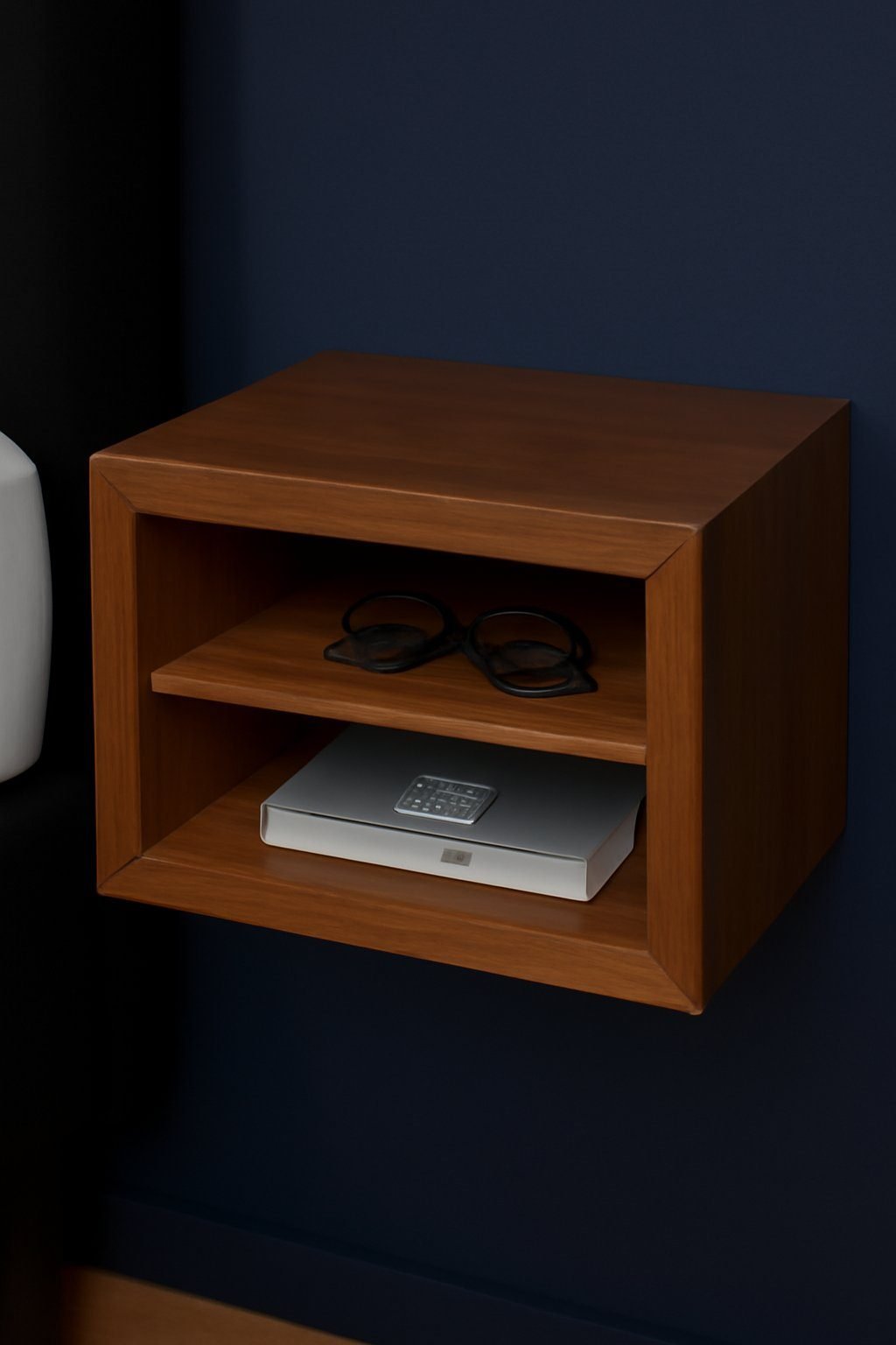 Pakabinama spintelė su lentyna