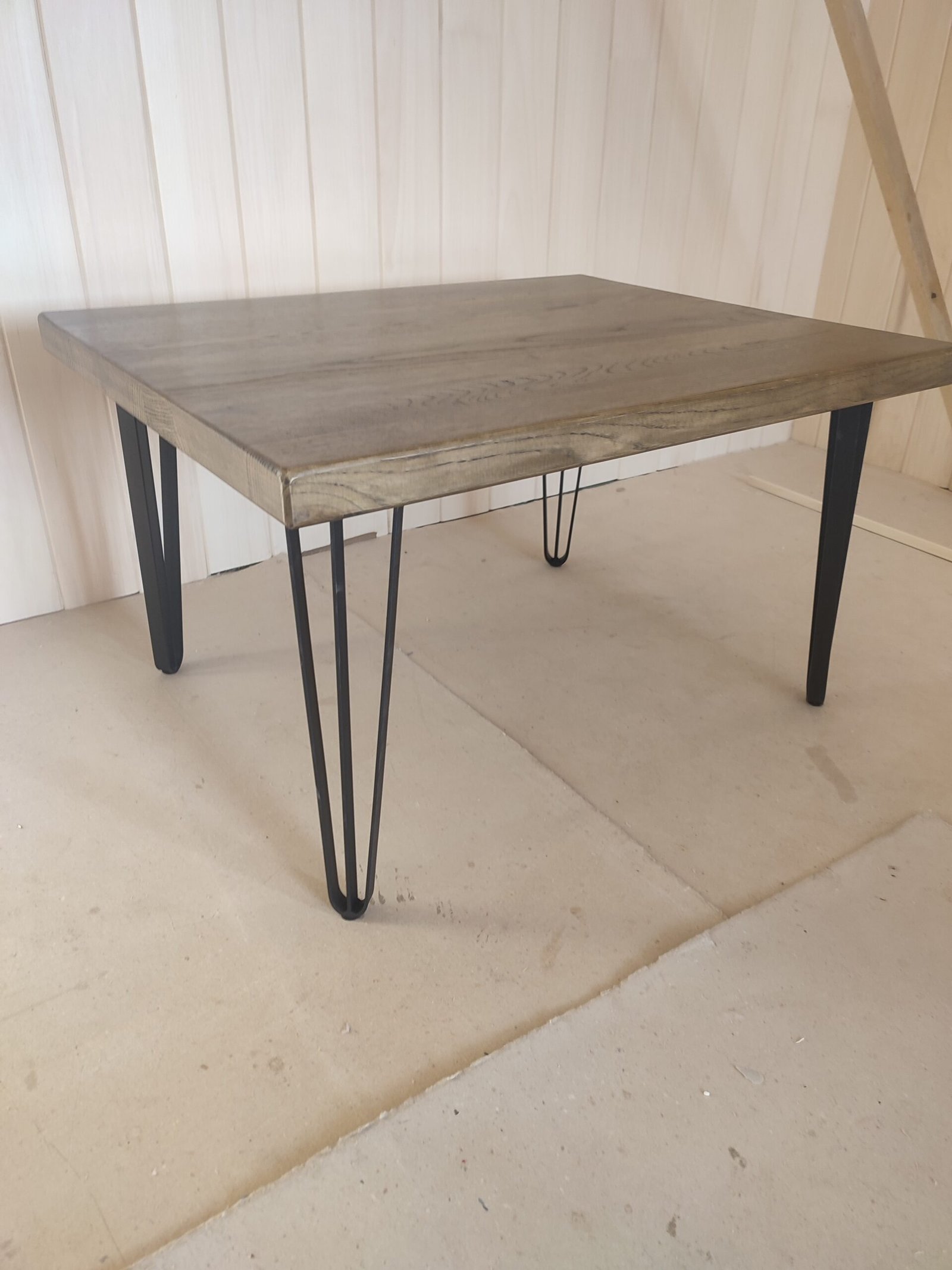 Ąžuolinis kavos staliukias