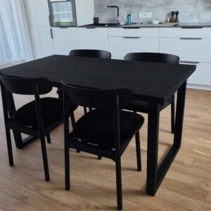 Medinis valgomojo stalas